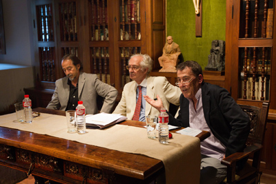 Andrés Amorós, Luis Francisco Esplá y Fernando Sánchez Drago en el encuentro sobre Cossío y los toros en la Casona de Tudanca. Foto: Javier Rosendo Andrés Amorós, Luis Francisco Esplá y Fernando Sánchez Drago en el encuentro sobre Cossío y los toros en la Casona de Tudanca. Foto: Javier Rosendo