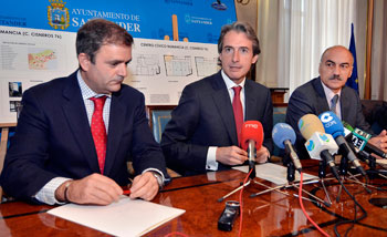 Íñigo Sáenz de Miera, director general de la Fundación; Íñigo de la Serna, alcalde de Santander; y el concejal Santiago Recio. Foto: Manuel Álvarez Íñigo Sáenz de Miera, director general de la Fundación; Íñigo de la Serna, alcalde de Santander; y el concejal Santiago Recio. Foto: Manuel Álvarez
