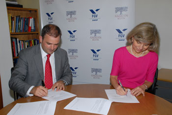 Firma del acuerdo entre Fundación Botín y Fundación Getúlio Vargas, 15 de mayo de 2013 Firma del acuerdo entre Fundación Botín y Fundación Getúlio Vargas, 15 de mayo de 2013