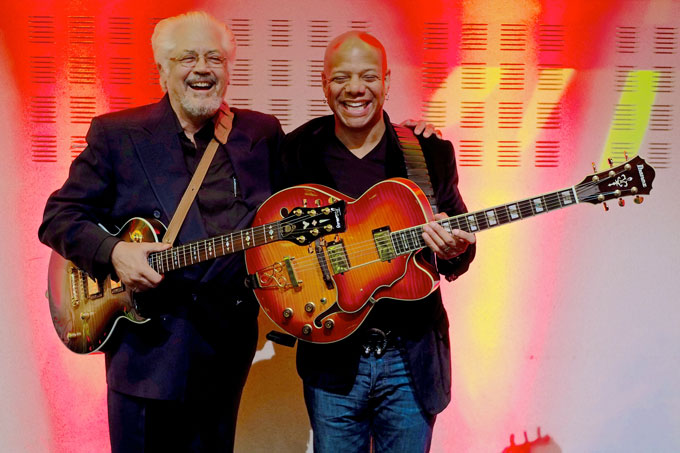 Larry Coryell y Mark Whitfield Larry Coryell y Mark Whitfield