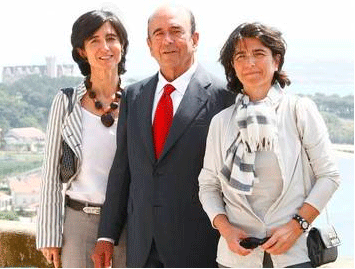D.Emilio Botín con sus hijas Paloma y Carmen, en la presentación de la memoria 2008 de la Fundación D.Emilio Botín con sus hijas Paloma y Carmen, en la presentación de la memoria 2008 de la Fundación