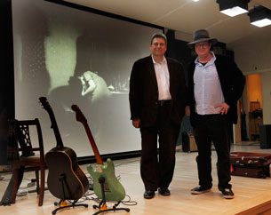 El coordinador del ciclo Richard Peña, y Gary Lucas El coordinador del ciclo Richard Peña, y Gary Lucas