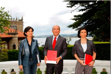 D. Emilio Botín junto con sus hijas Paloma y Carmen. Foto: Alberto Aja D. Emilio Botín junto con sus hijas Paloma y Carmen. Foto: Alberto Aja